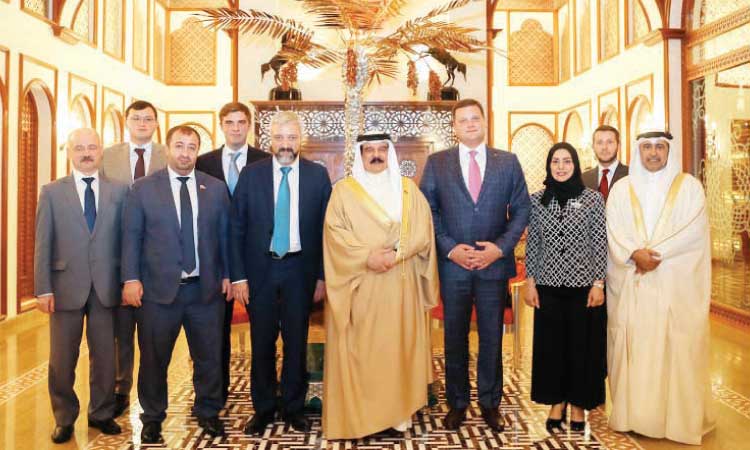 ഹമദ് രാജാവ് റഷ്യന്‍ സംഘത്തെ സ്വീകരിച്ചു