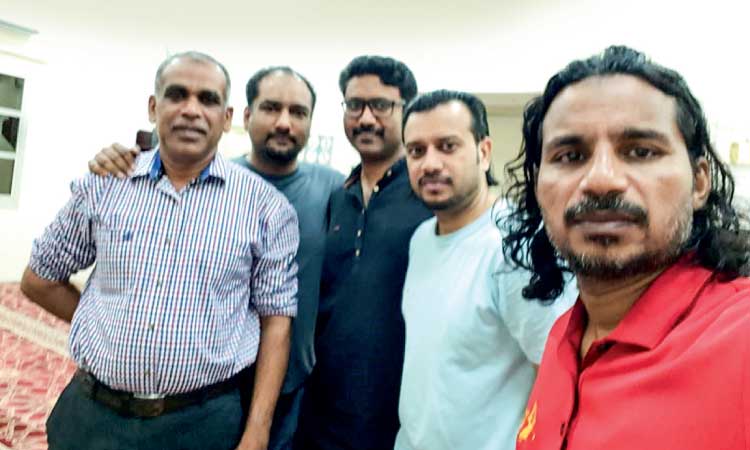 ‘ഹം ​പാ​സ്​’ അ​രി​കി​ലു​ണ്ടാ​യി​രു​ന്നു; അ​വ​സാ​ന ദേ​ഹ​വും ക​ട​ന്നു​പോ​കും വ​രെ...