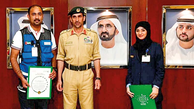 ഇ​ന്ത്യ​ൻ യു​വ​തി​ക്ക്​ വി​മാ​ന​ത്താ​വ​ള​ത്തി​ൽ പ്ര​സ​വ​മൊ​രു​ക്കി​യ പൊ​ലീ​സ്​  ഉ​ദ്യോ​ഗ​സ്​​ഥ​ക്ക്​ സ്​​ഥാ​ന​ക്ക​യ​റ്റം