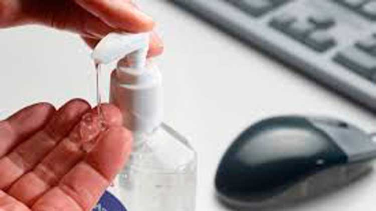 മാ​സ്​​ക്കി​നു​ പി​റ​കെ കൈ​ശു​ചീ​ക​ര​ണ വ​സ്​​തു​വി​നും ക്ഷാ​മം