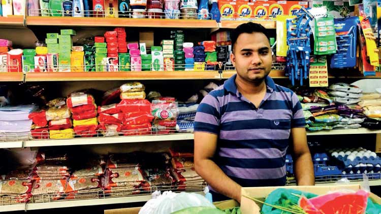 ​മ​ല​യാ​ളി ഫ്രം ബം​ഗ്ലാ​ദേ​ശ്​