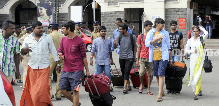 കുടുങ്ങിയത്​ ഹർത്താൽ അറിയാതെ യാത്ര തുടങ്ങിയവർ 
