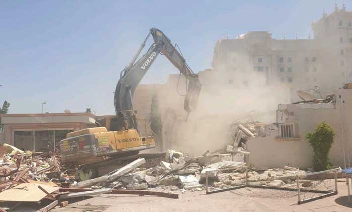 കൈയേറി സ്​ഥാപിച്ച കെട്ടിടങ്ങൾ  മുനിസിപ്പാലിറ്റി പൊളിച്ചുമാറ്റി