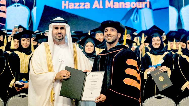 ഹസ്സ അൽ മൻസൂരിക്ക് ഓണററി ഡോക്ടറേറ്റ്