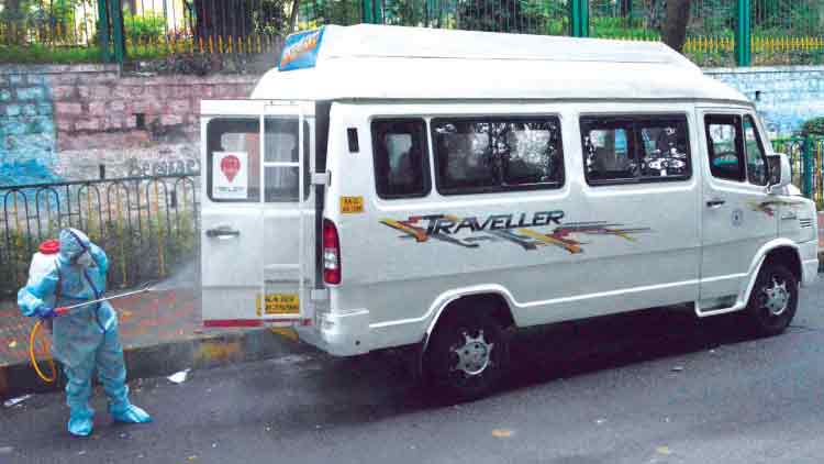 ആരോഗ്യപ്രവര്‍ത്തകര്‍ക്ക് 10,000 രൂപ  റിസ്‌ക് അലവന്‍സ്