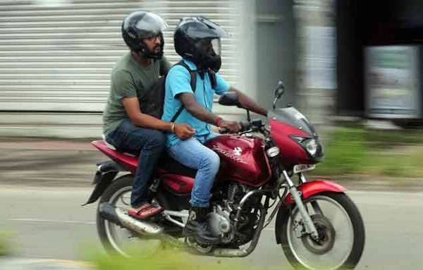 ഗതാഗതക്കുറ്റങ്ങൾക്ക്​ പിഴ കുറച്ചു; ഹെൽമറ്റിന്​ 500, സീറ്റ്​ ബെൽറ്റിന്​ 500
