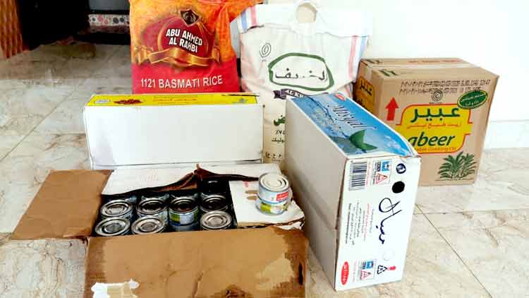 വിദേശി താമസക്കാർക്ക് ആശ്വാസമായി ഭക്ഷ്യോത്പന്ന വിതരണം വിദേശി താമസക്കാർക്ക് ആശ്വാസമായി ഭക്ഷ്യോത്പന്ന വിതരണം