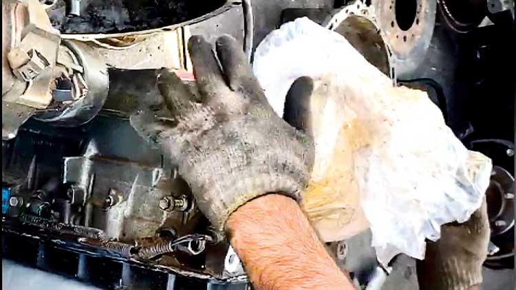 അ​ബൂ​ദ​ബി​യി​ൽ 423 കി​ലോ ഹെ​റോ​യി​നും അ​ഞ്ച്​ ല​ക്ഷം മ​യ​ക്കു​ഗു​ളി​ക​ക​ളും പി​ടി​കൂ​ടി