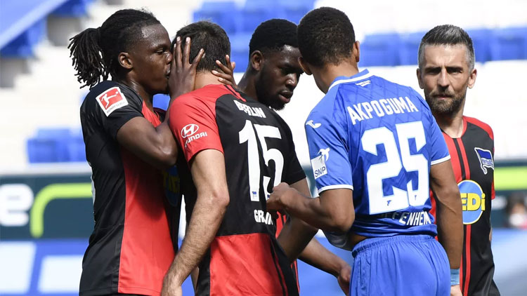 ചും​ബി​ച്ച്​ ഹെ​ർ​ത്ത താ​ര​ങ്ങ​ൾ; വി​മ​ർ​ശ​ന​വു​മാ​യി ഫു​ട്​​ബാ​ൾ ലോ​കം