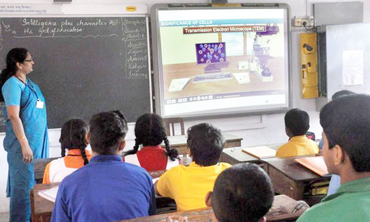 8-12 ക്ലാസുകളിൽ 92 ശതമാനം  അധ്യാപകരും ഹൈടെക്കാകുന്നു​