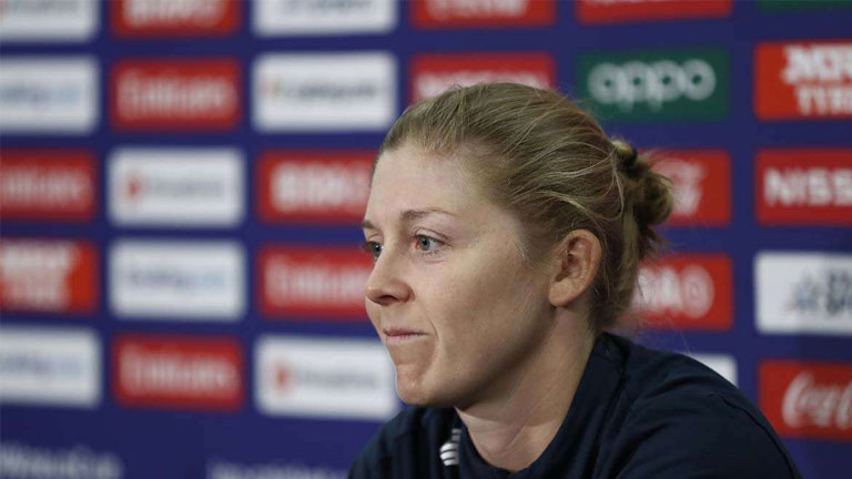 കോവിഡ്​ പ്രതിരോധത്തിനായി ജനങ്ങളിലേക്കിറങ്ങി ഹീ​ഥ​ർ നൈ​റ്റ്​