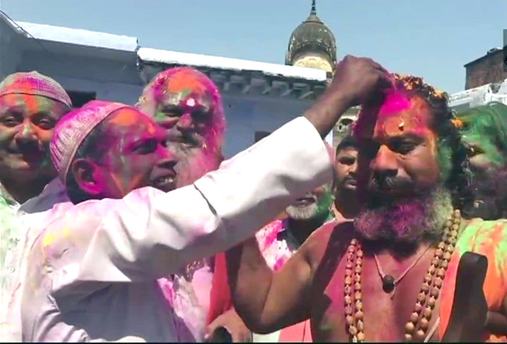 ഒ​രു​മ​യു​ടെ വ​ർ​ണ​മേ​ളം