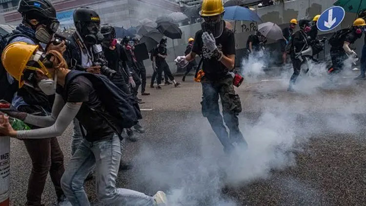 ഹോങ്കോങ്ങിൽ സമരം അടിച്ചമർത്താൻ പൊലീസ് നീക്കം ഹോങ്കോങ്ങിൽ സമരം അടിച്ചമർത്താൻ പൊലീസ് നീക്കം