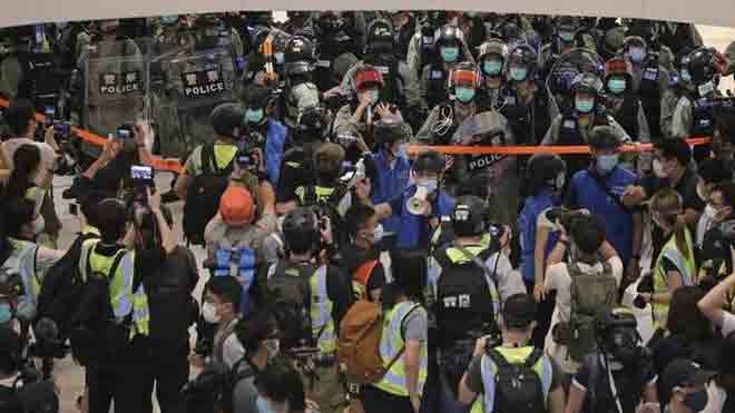 മേയ് ദിന പ്രതിഷേധക്കാർക്കുനേരെ ഹോങ്കോങ്ങിൽ കുരുമുളക്​ സ്പ്രേ