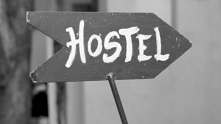 കുട്ടികളുടെ ഹോസ്​റ്റലിൽ ജീവനക്കാരുടെ പൊറുതി