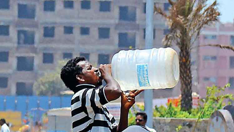 ചെന്നൈയിൽനിന്ന് ജനങ്ങൾ കുടിയൊഴിയുന്നു ചെന്നൈയിൽനിന്ന് ജനങ്ങൾ കുടിയൊഴിയുന്നു