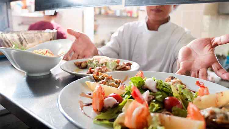 പരിഷ്​കരണത്തിനൊരുങ്ങി േഹാട്ടൽ മേഖല; പ്ര​വാ​സി​ക​ൾ​ക്ക്​ തൊ​ഴി​ൽ നൽകാൻ പദ്ധതി