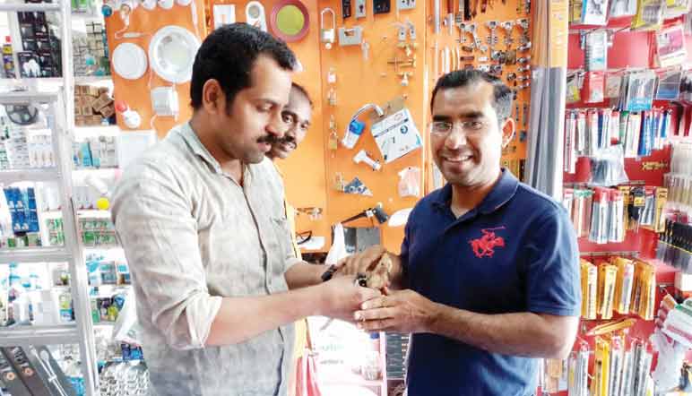 ബഹ്​റൈനിൽ മലയാളിക്ക് ലഭിച്ച ‘ഹുദ്ഹുദ്’ പക്ഷിയെ അധികാരികൾക്ക് കൈമാറി