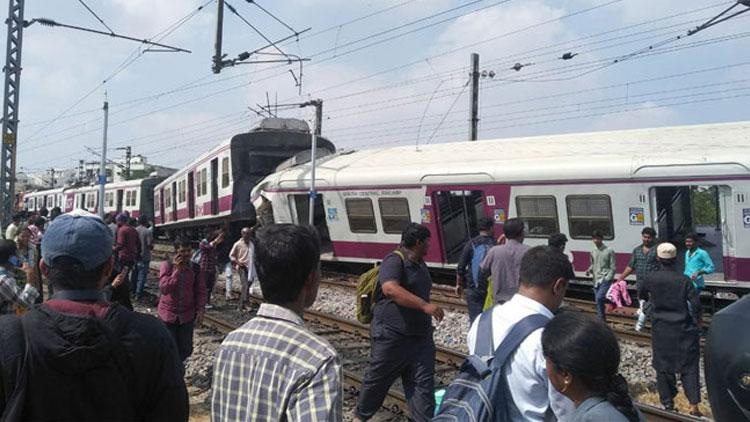 ട്രെയിനുകൾ കൂട്ടിയിടിച്ച് പരിക്കേറ്റ ലോക്കോ പൈലറ്റ് മരിച്ചു ട്രെയിനുകൾ കൂട്ടിയിടിച്ച് പരിക്കേറ്റ ലോക്കോ പൈലറ്റ് മരിച്ചു