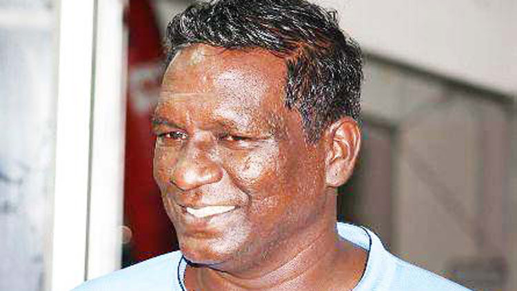 ചലഞ്ചേഴ്​സ്​ ട്രോഫി ഫുട്​ബാൾ ടൂർണമെൻറ്​ 29ന്​  ​െഎ.​എം. വി​ജ​യ​ൻ മു​ഖ്യാ​തി​ഥി​യാ​കും