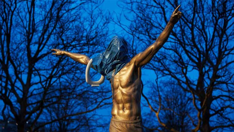 സ​ഹി​കെ​ട്ടു; ‘ഇ​ബ്ര പ്ര​തി​മ’ നാ​ടു​വി​ടു​ന്നു