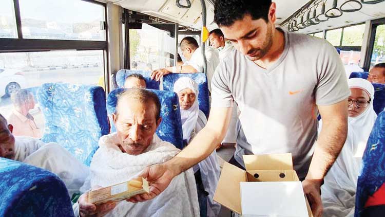 കൊടും ചൂടിൽ ഹാജിമാർക്ക്​ ​ െഎസ്​ക്രീം ആശ്വാസം