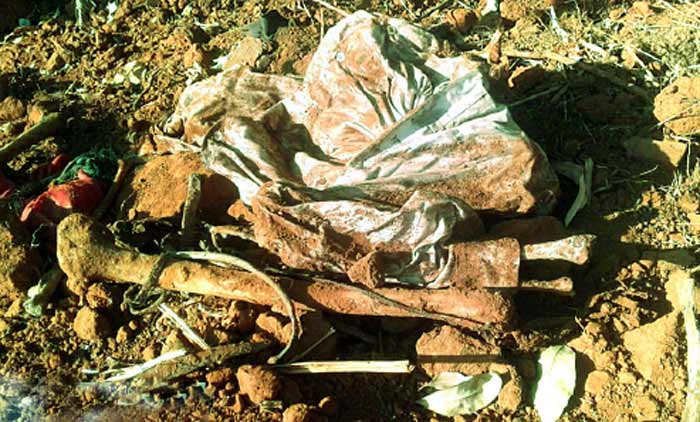 അടക്കിയ മൃതദേഹങ്ങൾ നിർമാണ പ്രവൃത്തിക്കിടെ പുറത്ത്​