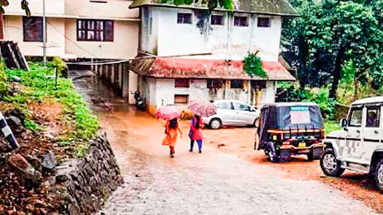 പീ​രു​മേ​ട്​ മോ​ർ​ച്ച​റി​യി​ല്ല മൃ​ത​ദേ​ഹം സൂക്ഷിക്കുന്നത്​ അ​ത്യാ​ഹി​ത​വി​ഭാ​ഗ​ത്തി​ൽ