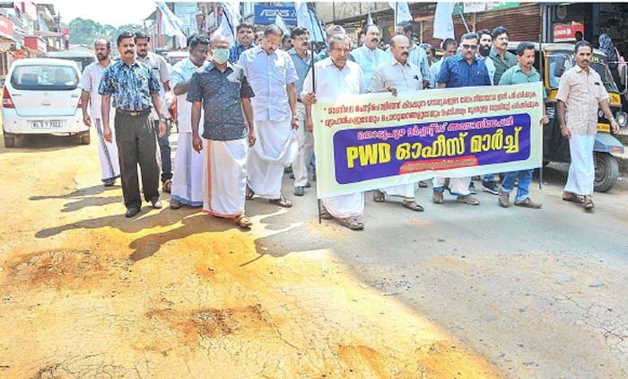 തൊ​ടു​പു​ഴ ന​ഗ​ര​ത്തി​ൽ പൊ​ടി​ശ​ല്യം രൂ​ക്ഷം