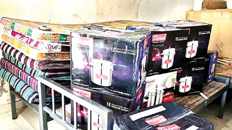 അനധികൃത ഗൃഹോപകരണ  വിൽപനക്കാരെ പൊലീസ്​ പിടികൂടി