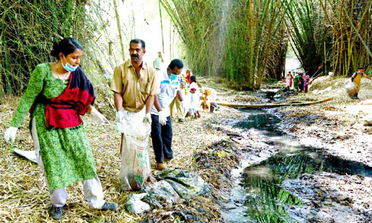 തേക്കടി മുളങ്കാടിന്​ ‘പുനർജനി’; നീക്കം ചെയ്​തത്​ 700 ചാക്ക്​ പ്ലാസ്​റ്റിക്​ മാലിന്യം