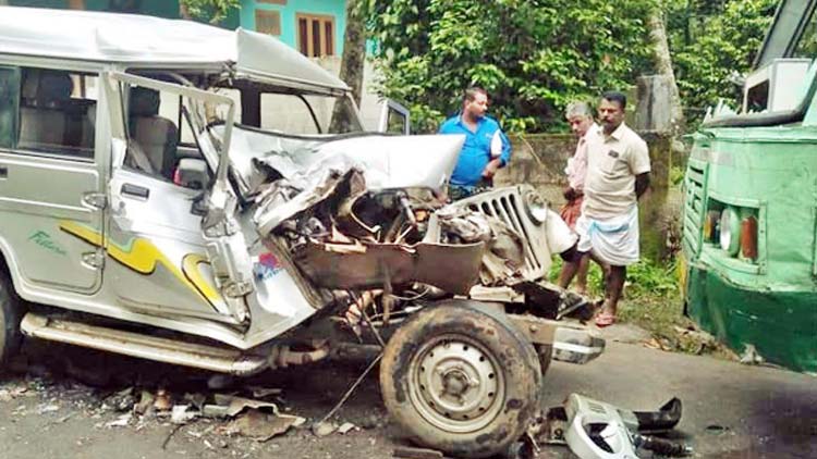 ബസും ജീപ്പും  കൂട്ടിയിടിച്ച് 11 പേർക്ക് പരിക്ക്​