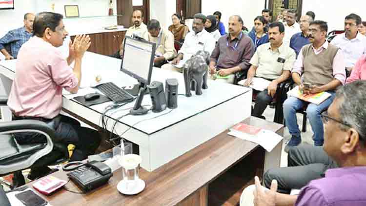 കെട്ടിക്കിടക്കുന്ന ഫയലുകള്‍ തീര്‍പ്പാക്കാൻ ജില്ലയിൽ കര്‍മോത്സവ് പദ്ധതി