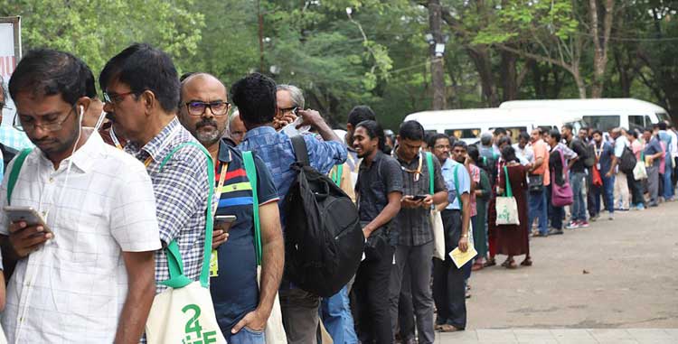 ഇ​ന്ന് 64 ചി​ത്ര​ങ്ങ​ൾ, ഗു​ട്ടാ​റാ​സി​െൻറ വേ​ർ​ഡി​ക്റ്റും കാ​ന്ത​ൻ ദി ​ല​വ​ർ ഓ​ഫ് ക​ള​റും