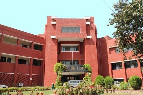 ഇന്ത്യൻ ഇൻസ്​റ്റിറ്റ്യൂട്ട്​ ഓഫ്​ മാസ്​ കമ്യൂണിക്കേഷനിൽ ജേണലിസം, അഡ്വർടൈസിങ്​ ആൻഡ്​ പബ്ലിക്​ റിലേഷൻസ്​ പി.ജി ഡിപ്ലോമ