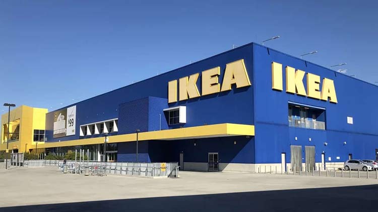 ഹിജാബ് ധരിച്ച ജീവനക്കാരിക്ക് നേരെ വംശീയത; ഉപഭോക്താവിന് തക്ക മറുപടിയുമായി ഐക്കിയ