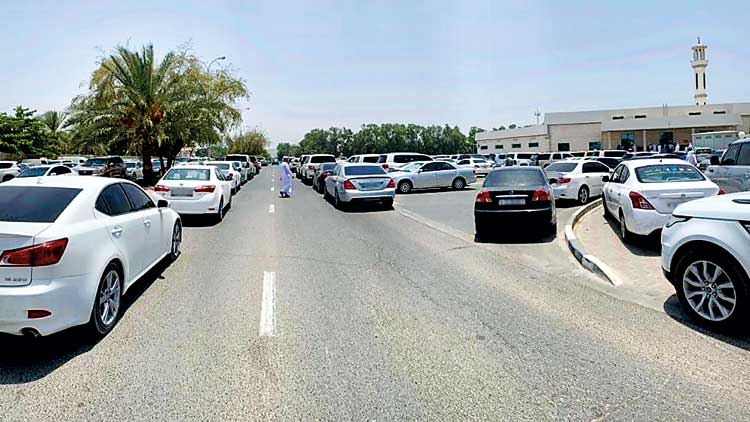 പ​ള്ളി​ക​ള്‍ക്ക് മു​ന്നി​ലെ അ​ന​ധി​കൃ​ത  പാ​ര്‍ക്കി​ങി​നെ​തി​രെ അ​ജ്മാ​ന്‍ പൊ​ലീ​സ്