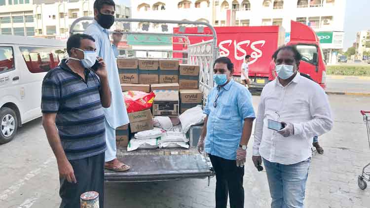 തൊ​ഴി​ലാ​ളി​ക​ൾ​ക്ക്​ ഭ​ക്ഷ​ണ​മൊ​രു​ക്കി ഇ​ൻ​കാ​സ്​ ഫു​ജൈ​റ