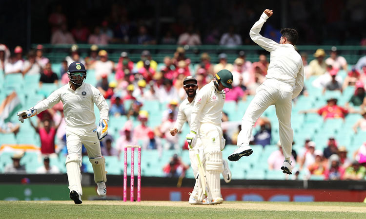 പിടിമുറുക്കി ഇന്ത്യ; ആസ്ട്രേലിയക്ക് തകർച്ച