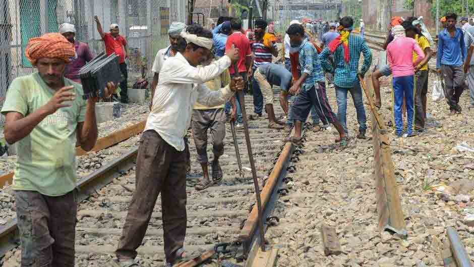 ട്രെയിൻ മുടങ്ങിയെങ്കിലും കരാർ ജീവനക്കാർക്ക്​​​ ശമ്പളം മുടങ്ങില്ല