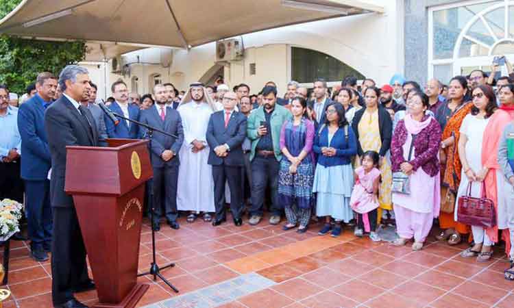 വീ​​ര​​മൃ​​ത്യു വ​​രി​​ച്ച സൈ​​നി​​ക​​ര്‍ക്ക്  ഇ​​ന്ത്യ​​ന്‍ സ​​മൂ​​ഹ​ത്തി​െ​ൻ​റ ആ​​ദ​​രാ​​ഞ്​​ജ​ലി