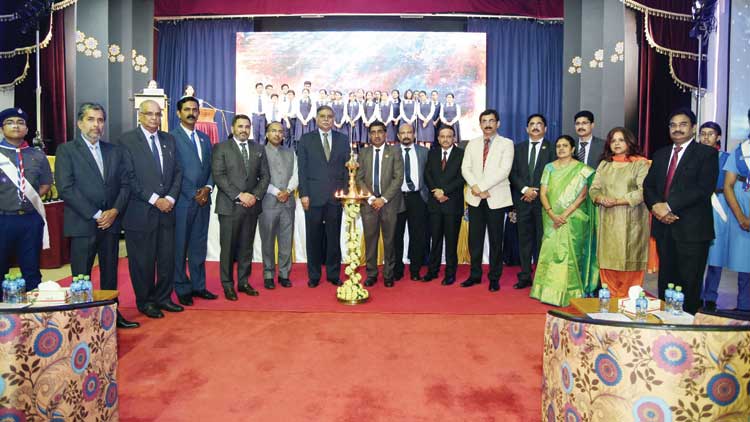 ഇന്ത്യൻ സ്‌കൂളിൽ ഉന്നത വിജയം നേടിയവരെ ആദരിച്ചു