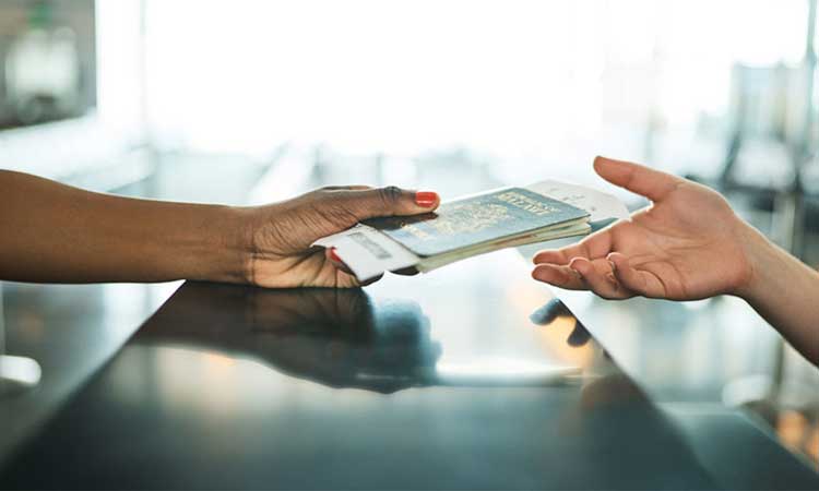 സൗ​ദി​യി​ൽ സ്ഥി​രം ഇ​ഖാ​മ പ്രാ​ബ​ല്യ​ത്തി​ൽ: അ​പേ​ക്ഷ സ്വീ​ക​രി​ച്ചു തു​ട​ങ്ങി