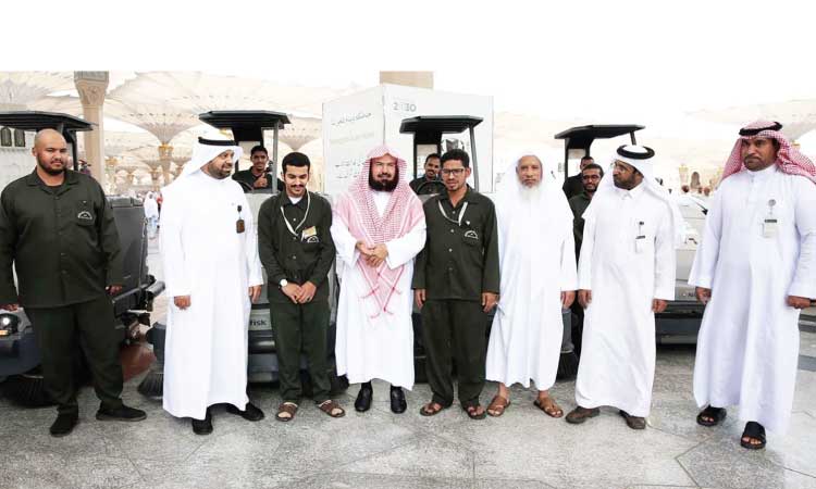 സ്വദേശി സംഘത്തെ ഇരുഹറം കാര്യാലയ മേധാവി അന​ുമോദിച്ചു