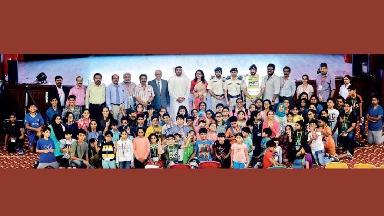 അ​ബൂ​ദ​ബി ​െഎ.​എ​സ്.​സി​യി​ൽ വേ​ന​ൽ ക്യാ​മ്പ്​ ആ​സ്വ​ദി​ച്ച് വി​ദ്യാ​ർ​ഥി​ക​ൾ