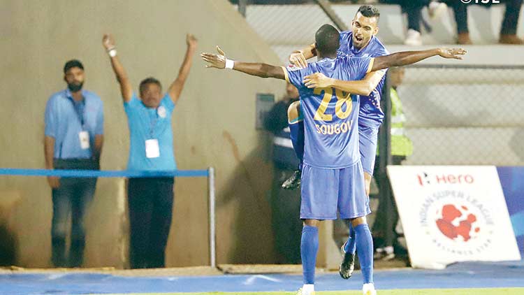 മും​ബൈ​യോ​ട്​ വീ​ണ്ടും തോ​റ്റ്​ ബം​ഗ​ളൂ​രു