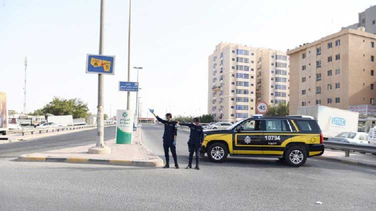 െഎസൊലേഷൻ: പ്രവേശന കവാടങ്ങളിൽ ബാരിക്കേഡുകൾ നിരന്നു