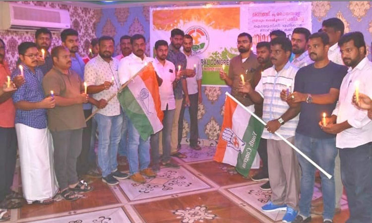 വാ​ള​യാ​ർ നീ​തി​നി​ഷേ​ധ​ത്തി​നെ​തി​രെ ‘യു​വ​രോ​ഷം’ സം​ഘ​ടി​പ്പി​ച്ചു