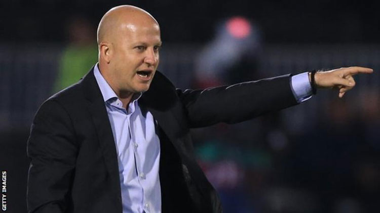 സ്വന്തം താരത്തെ അധിക്ഷേപിച്ച കോച്ചിന് പണിപോയി