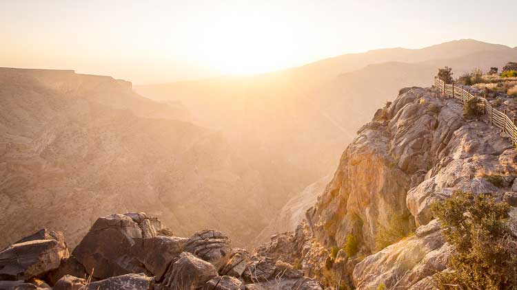 അ​സ്ത​മ​യ സൂ​ര്യ​നെ കാ​ണാ​ൻ  ജ​ബ​ൽ അ​ഖ്ദ​റി​ൽ പോ​വാം
